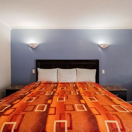 OYO Hotel Houston I-69 & I-610 Esterno foto