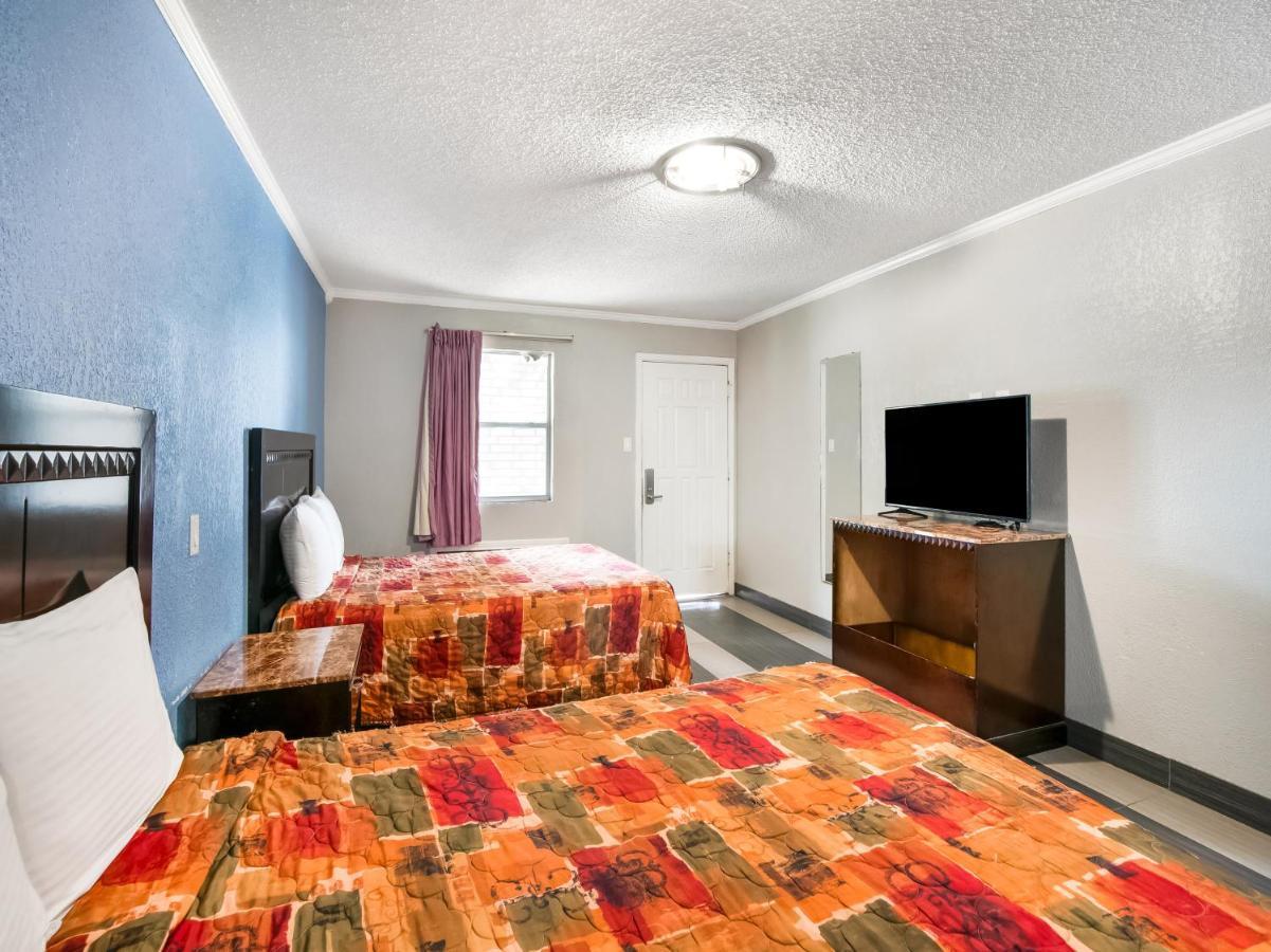 OYO Hotel Houston I-69 & I-610 Esterno foto